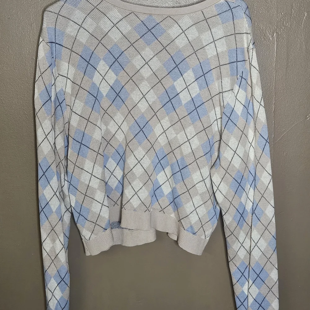💥Sale💥NWOT Torrid Blue and Cream Argyle Cardigan - Picture 3 of 3